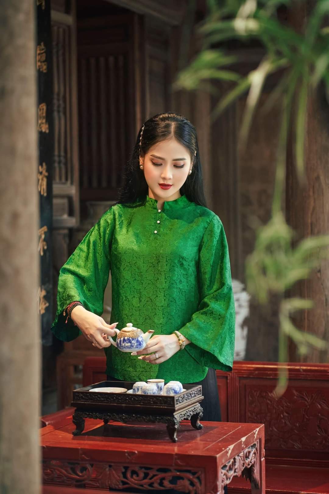 Áo dài xanh cốm – tone màu xanh mát nhẹ nhàng của mùa thu